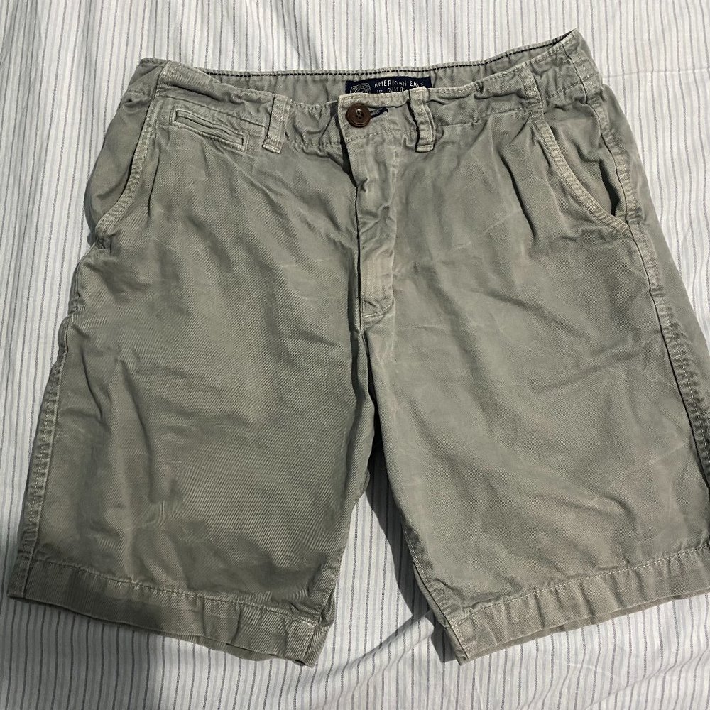 American Eagle Men's Grey Shorts - Size 32